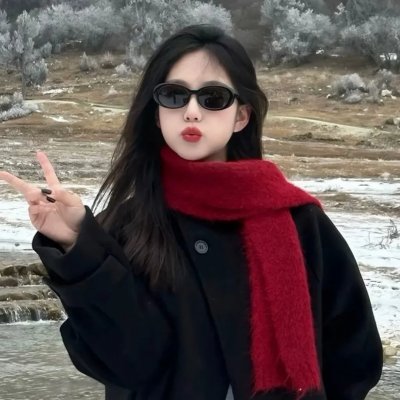 穿黄睡衣的女孩